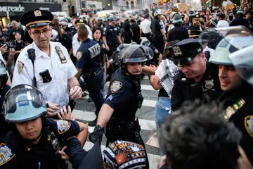 new york city, protest, imigresen, pendatang haram