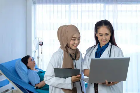 Dengan perubahan baru pada skim insurans nasional, sembilan daripada 10 pesakit tidak perlu lagi membayar kos rawatan mereka menggunakan wang sendiri. 