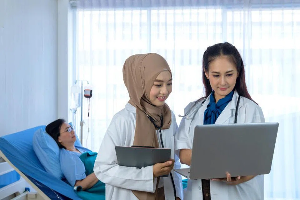 Dengan perubahan baru pada skim insurans nasional, sembilan daripada 10 pesakit tidak perlu lagi membayar kos rawatan mereka menggunakan wang sendiri. 