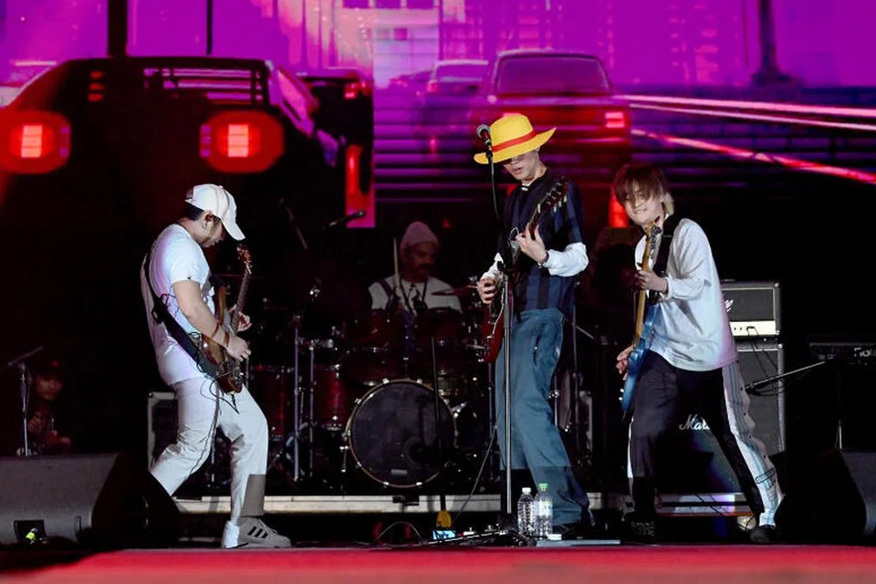 LAGU DWIBAHASA: Insomniacks begitu mesra dengan cita rasa Generasi Z kerana lirik mereka yang menyisipkan bahasa Inggeris.