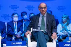 JAWATAN DALAM BADAN ANTARABANGSA: Presiden Tharman Shanmugaratnam memegang pelbagai pelantikan dalam badan-badan antarabangsa, seperti anggota lembaga pemegang amanah Forum Ekonomi Sedunia (WEF), pengerusi lembaga pemegang amanah Kumpulan 30 (G30), sebuah majlis pemimpin ekonomi dan kewangan global bebas, dan pengerusi bersama Suruhanjaya Global mengenai Ekonomi Air.