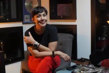 TEROKA BIDANG BARU: Walaupun pada awalnya gentar sebab tidak berkemahiran dalam sektor makanan dan minuman (F&B), Fauziah Latiff raih keyakinan mengendalikan Restoran Kacang Pool Haji di Ara Damansara, Petaling Jaya, berbekal sokongan teman-teman dan peminat.