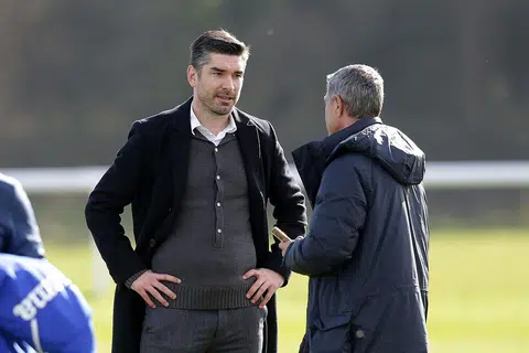 Richard Hughes (kiri) menghabiskan selama sedekad sebagai pengarah teknikal Bournemouth.