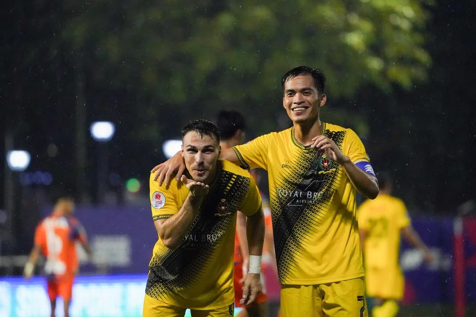 Miguel Ângelo Agostinho Oliveira,  Azwan Ali Rahman, Liga Perdana Singapura