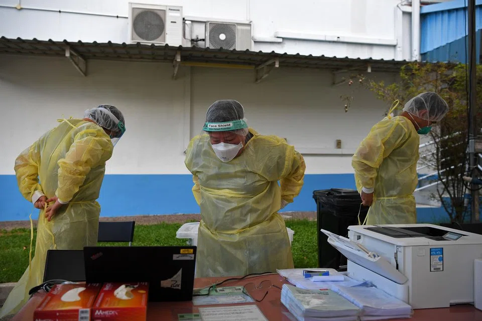 Kebanyakan kes yang dilaporkan pada 1 Julai 2020 melibatkan pekerja asing yang menetap di dormitori. - FOTO: KUA CHEE SIONG