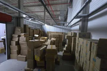 Rokok elektronik (e-rokok), atau ‘vape’, dan komponennya yang ditemui oleh pegawai Penguasa Sains Kesihatan (HSA) dalam sebuah unit penyimpanan di Woodlands Loop pada 14 Jun.