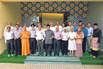 PUPUK KEHARMONIAN SILANG AGAMA: Inisiatif menyemarakkan keharmonian antara agama dalam masyarakat berbilang kaum dan agama menerusi pelbagai program menarik perhatian peserta Islam dan bukan Islam dari dalam dan luar negara. - Foto fail
