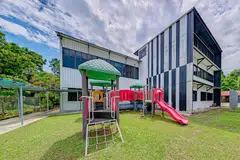 Bangunan yang disewa daripada Penguasa Tanah Singapura (SLA) ini telah digunakan sebagai Taman Asuhan PPIS sejak 1989. Ia kini dikenali sebagai Prasekolah 7oaks dan telah berpindah.