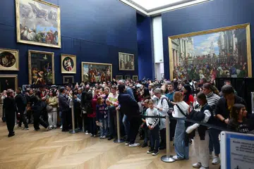 Rompakan, muzium di Louvre, Perancis, kelemahan keselamatan