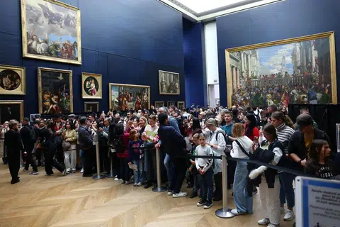 Rompakan, muzium di Louvre, Perancis, kelemahan keselamatan