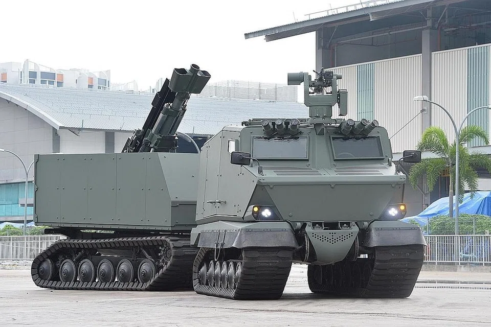 BRONCO: Kenderaan pengangkut lasak yang boleh bergerak di air ini merupakan antara teknologi canggih yang dihasilkan syarikat tanahair ST Engineering. Bronco berupaya meredah pelbagai kawasan dan boleh dilengkapkan dengan pelbagai senjata misalnya alat yang dipamerkan dalam foto ini ialah mortar jenis 120mm SRAMS MK II. - Foto ST ENGINEERING