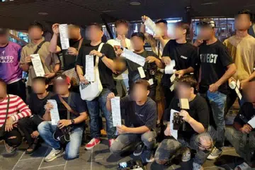 Sekitar 30 jurugambar jalanan di sekitar KLCC dan Jalan Ampang, Kuala Lumpur, dikenakan kompaun oleh Dewan Bandaraya Kuala Lumpur (DBKL) dalam satu operasi, ‘KL Strike Force’ pada malam 27 Julai.