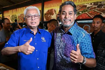 "Kemenangan tidak terjamin bagi sesiapa. Kita mesti berusaha gigih sehingga malam 19 November, dan sehingga keputusan diumumkan. Sebelum itu, tiada sesiapa boleh berasa selesa." - Datuk Seri Ismail Sabri Yaakob, Naib Presiden Umno dari Barisan Nasional (BN).