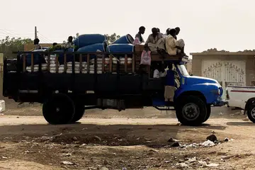 Fail foto menunjukkan para penduduk melarikan diri apabila Pasukan Sokongan Pantas (RSF) meluaskan gerakannya di negeri El Gezira, Sudan, pada 18 Julai 2024.