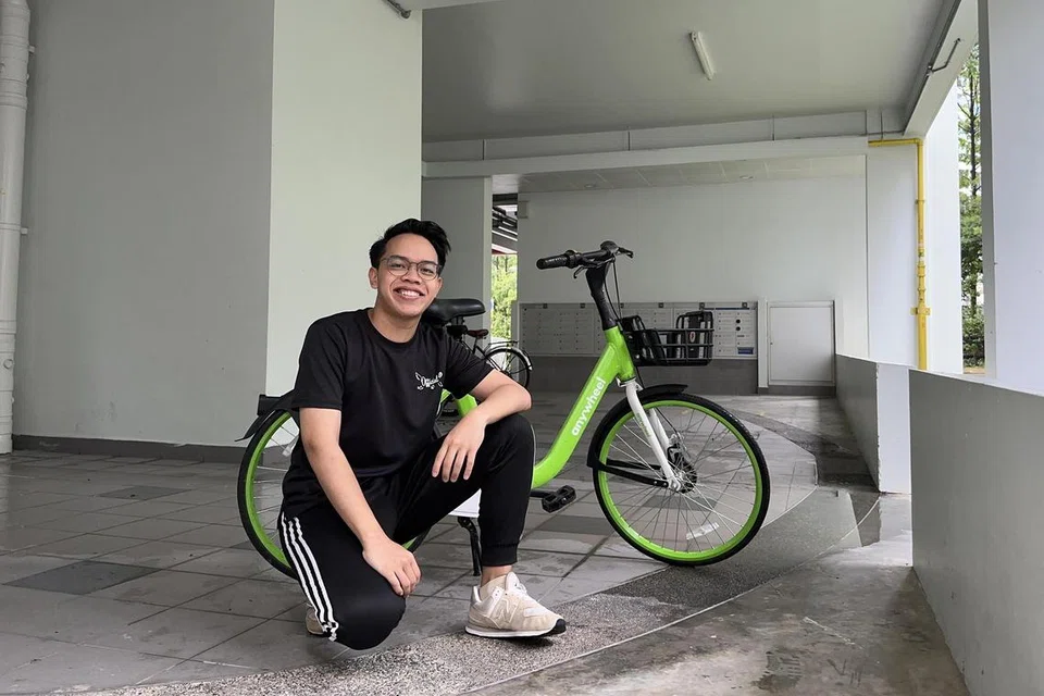 PERCUBAAN BARU: Wartawan ‘intern’ Berita Harian, Danial Fharick, cuba berbasikal dari rumah di Punggol hingga tempat kerja di Toa Payoh selama 1 jam 10 minit.