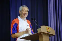 Encik Lee berucap di kegiatan meraikan keibubapaan di Kelab Masyarakat Cheng San pada 27 Mei. 