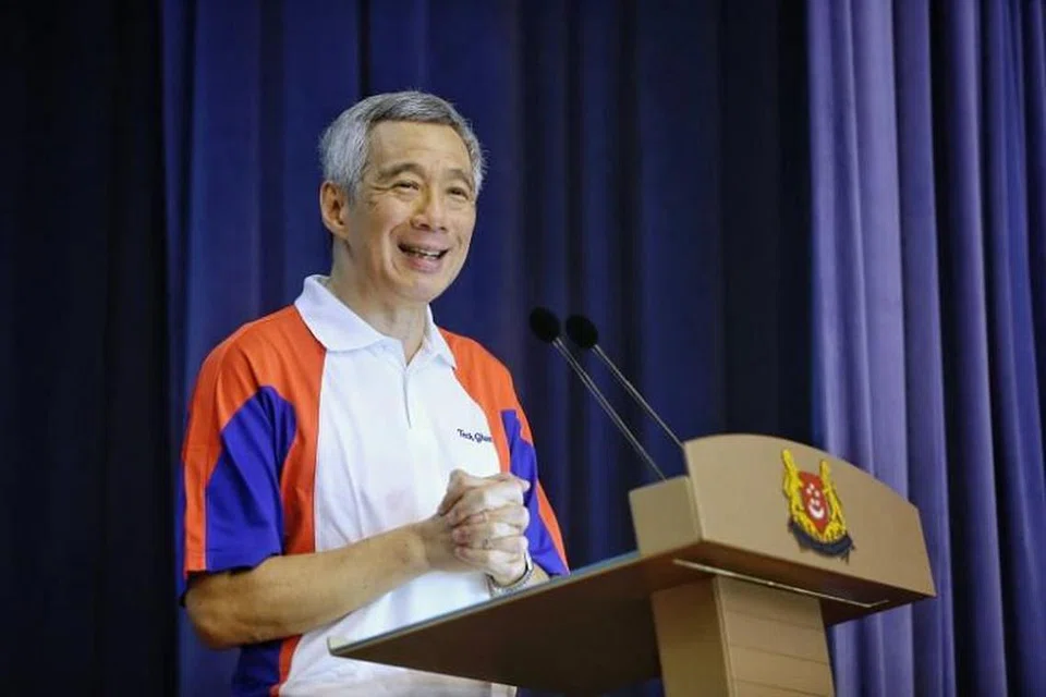 Encik Lee berucap di kegiatan meraikan keibubapaan di Kelab Masyarakat Cheng San pada 27 Mei. 