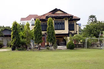 VILA KAHAR: Banyak pertunjukan pentas dan keramaian dikatakan pernah diadakan di vila ini. - Foto ST