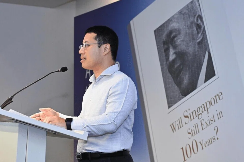 Semasa pelancaran buku, Encik Desmond Lee berkata soalan mendiang Lee Kuan Yew mengingatkan rakyat Singapura bahawa kelangsungan negara ini tidak dijamin.