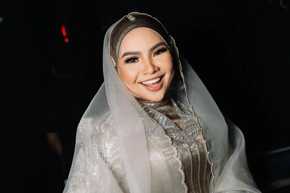 Penyanyi dan penggubah lagu, Aina Abdul, bersyukur diberikan rezeki peminat yang menyokongnya hingga meraih lebih 8.8 juta undian iaitu jumlah terbanyak sehingga meraih Anugerah Bintang Paling Popular.
