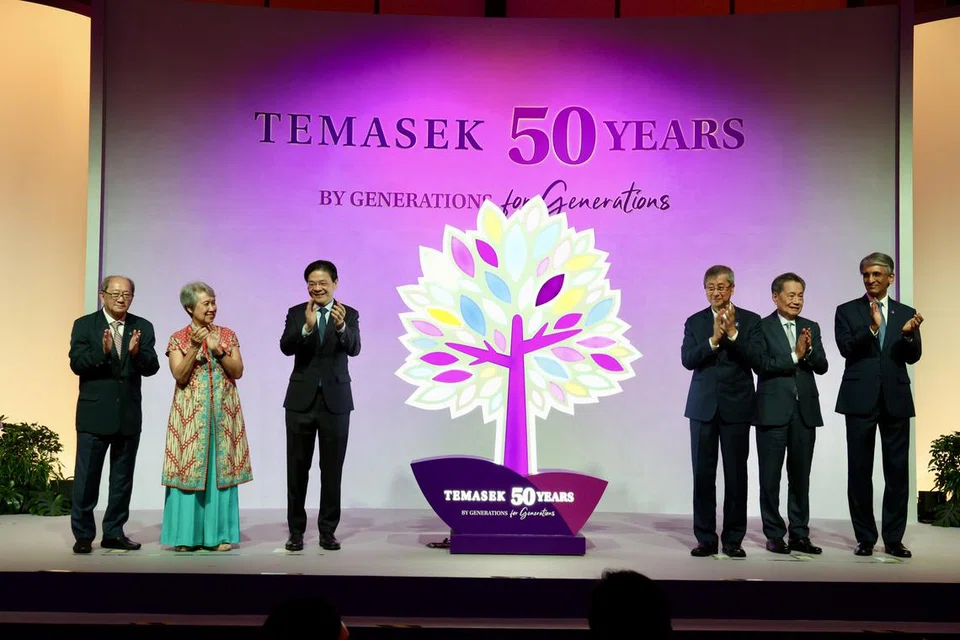 (Dari kiri) Pengerusi Temasek International, Encik Lee Theng Kiat; pengerusi Temasek Trust Cik Ho Ching; Perdana Menteri merangkap Menteri Kewangan Encik Lawrence Wong; Pengerusi Temasek Holdings Encik Lim Boon Heng; Timbalan Pengerusi Temasek Holdings, Encik Cheng Wai Keung; Pengarah Eksekutif dan Ketua Pegawai Eksekutif (CEO) Temasek Holdings, Encik Dilhan Pillay, pada pelancaran buku semasa ulang tahun ke-50 Temasek Holdings pada 23 September.
