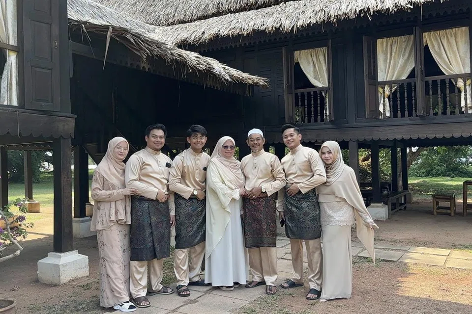 Elee Salmi, Empayar Emas YL