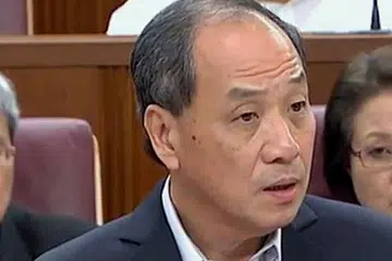 ENCIK LOW THIA KIANG: Sifatkan sesi Parlimen semalam sebagai "hari sedih bagi Parlimen" dan berpendapat cara isu tersebut dipaparkan di media tradisional dan sosial telah merosakkan reputasi Singapura. - Foto TANGKAP LAYAR