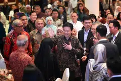 Perdana Menteri, Encik Lawrence Wong, disambut mesra dan meriah ketika tiba di majlis menyambut ulang tahun ke-60 LBKM pada 24 Januari.