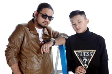 LAGU IMPIAN: Osama Yamani (atas, kiri) dan Zaki Yamani (atas, kanan) impikan hasilkan lagu duet bersama bapa mereka, legenda Jamal Abdillah. - Foto BHM