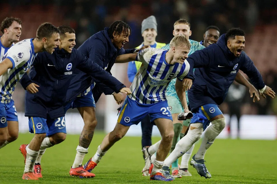 Pemain Brighton & Hove Albion meraikan kemenangan ke atas Bournemouth pada saingan EPL, pada 23 November. Brighton merupakan antara pasukan yang menunjukkan prestasi baik musim ini. 
