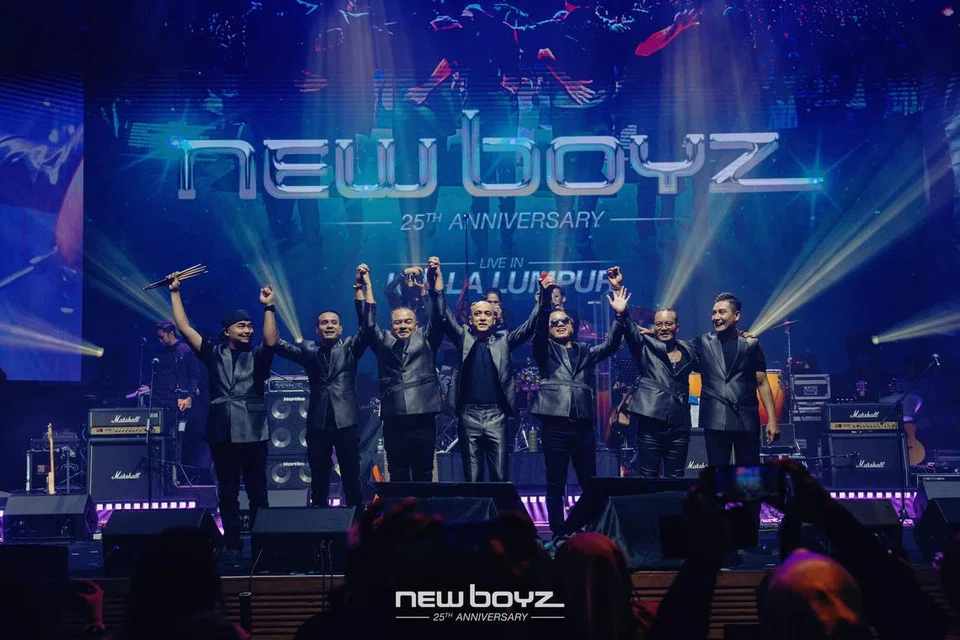 New Boyz kini dianggotai (dari kiri) Ristoe, Zack, Lan, Tomok, Afiez, Jay dan Along. 