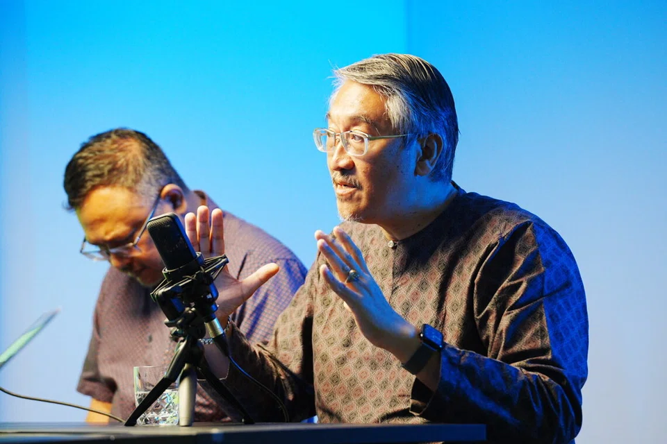 Encik Mohamed Imran Mohamed Taib (kiri) dan Encik Fazlur Rahman Kamsani (kanan).