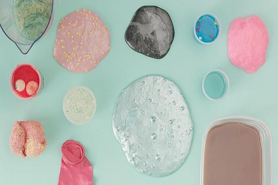 BERMAIN DENGAN IMAGINASI: Penggiat seni Thailand, Tulapop Saenjaroen, menebarkan imaginasi menghasilkan karya seni berupa animasi bertajuk 'Squish!' yang dipaparkan di Marina One. - Foto TULAPOP SAENJAROEN