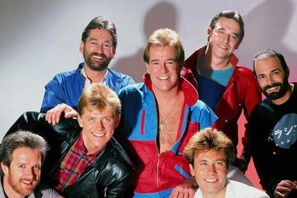 CHICAGO: Ketiadaan vokalis kumpulan, Peter Cetera (dua dari kiri), amat dirindui tetapi ia diubati dengan sajian lagu solonya. - Foto BILLBOARD