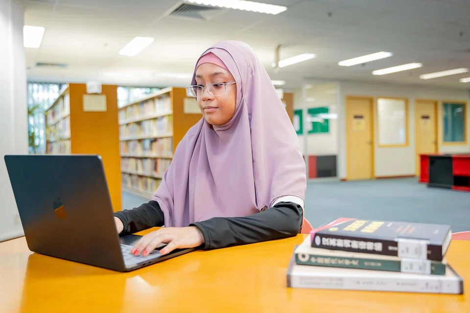 SELAMI SEJARAH: Cik Syakirah menggemari budaya Cina kerana kisah dan sastera lamanya yang kaya dan penuh dengan misteri untuk diterokai.