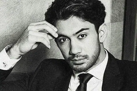LARIS: Reza Rahadian merupakan pelakon lelaki yang paling laris di Indonesia kerana kemampuannya membawa watak berat, selain penampilanya yang memang gagah dan menarik. - Foto INTERNET