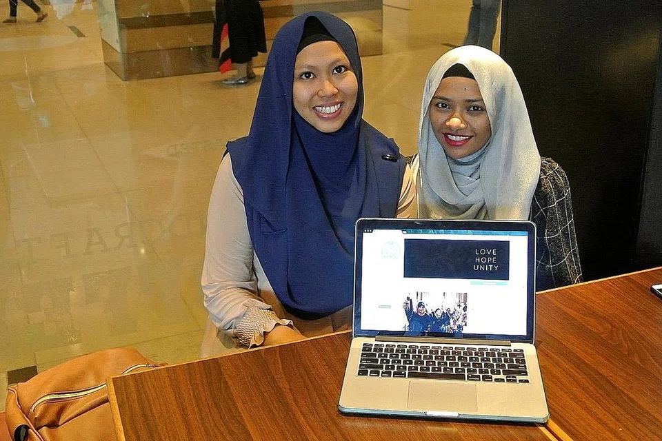 MAHU BERBAKTI: Pengalaman membuat kerja kebajikan tahun lalu mendorong Cik Nur Atikah (kiri) dan Cik Siti Nurnajihah menubuhkan The Widaad Project tahun ini. 