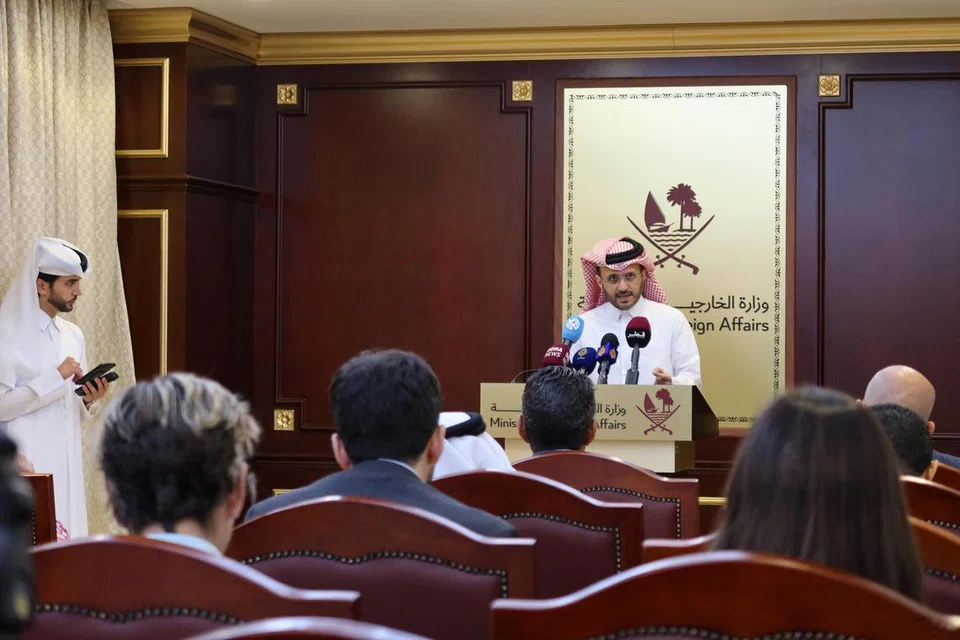 TEBUSAN AKAN DIBEBASKAN: Jurucakap Kementerian Luar Qatar, Encik Majid al-Ansari, dalam sidang akhbar di Doha Qatar menyatakan gencatan senjata sementara seperti yang dipersetujui Israel dan Hamas yang terlibat dalam peperangan hampir tujuh minggu itu berkuat kuasa pada 1 tengah hari waktu Singapura pada Jumaat. 