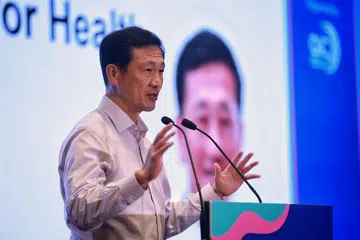 BOLEH GUNA MEDISAVE: Menteri Kesihatan, Encik Ong Ye Kung, mengumumkan pada Isnin bahawa mereka yang dirawat di rumah akan dibenarkan untuk menggunakan akaun MediSave mereka untuk membayar penyedia perubatan dan rawatan mulai 1 Oktober.