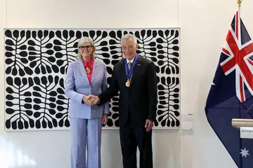 Lee Hsien Loog, Sam Mostyn, Australia, Singapura, Pingat Sahabat Kehormat Australia
