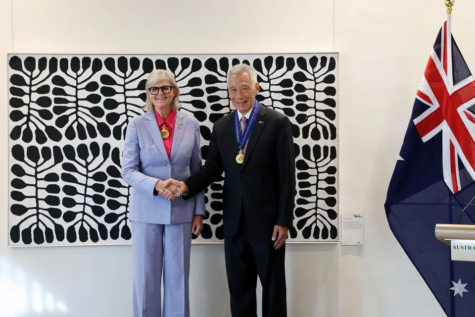 Lee Hsien Loog, Sam Mostyn, Australia, Singapura, Pingat Sahabat Kehormat Australia