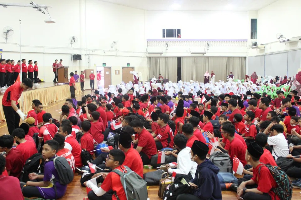 CEMERLANG DUNIAWI DAN UKHRAWI: Pelajar Madrasah Wak Tanjong Al-Islamiah, didedahkan dengan kepelbagaian ilmu Al-Quran dan agama selain mempelajari subjek sekular seawal berusia tujuh tahun. 