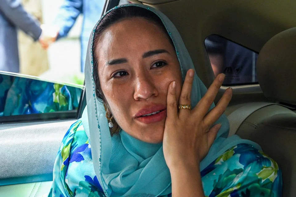 TAMPIL DI PERHIMPUNAN AGUNG UMNO: Anak perempuan mantan perdana menteri Datuk Seri Najib Tun Razak, Cik Nooryana Najwa Najib, mengingatkan kepimpinan dan ahli Umno tentang sumbangan besar parti itu dalam pembangunan negara semasa membahaskan ucapan dasar Presiden Umno pada Perhimpunan Agung parti itu hari ini.