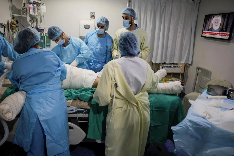 Pasukan perubatan di Hospital Geitaoui memberi rawatan kecemasan kepada mangsa yang cedera akibat pengeboman sengit Israel ke atas selatan Beirut pada 8 Oktober.