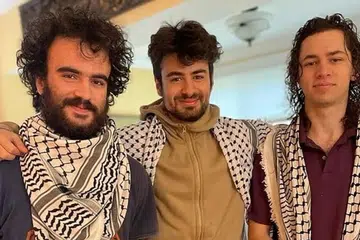 Tahseen Ali Ahmed, Kinnan Abdalhamid dan Hisham Awartani (dari kiri) dalam gambar yang dirakam tidak lama sebelum mereka ditembak ketika dalam perjalanan ke rumah nenek Awartani untuk makan malam.