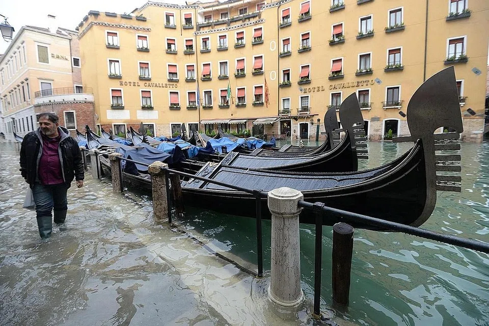 Venice pula banjir... gara-gara cuaca tak menentu. - Foto EPA-EFE