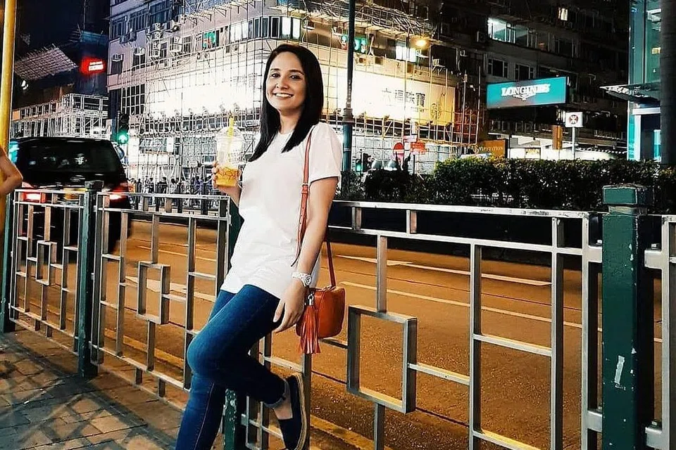 KEMBARA SOLO: Cik Nurjanna Jauhar, yang lebih gemar mengembara secara solo, bergambar di Melbourne. Selain mengunjungi Melbourne bersendirian, beliau juga pernah menghabiskan sehingga tiga minggu semasa Ramadan lalu di Hong Kong. - Foto ihsan NURJANNA JAUHAR