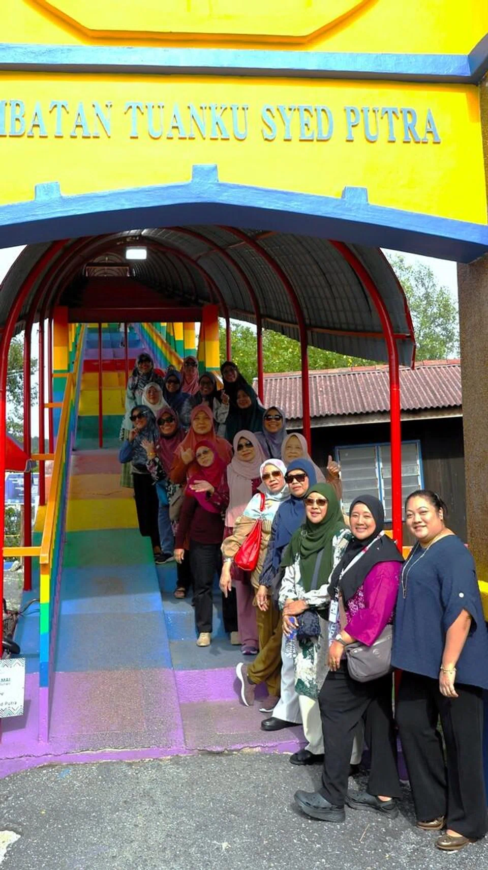 Jambatan Pelangi.