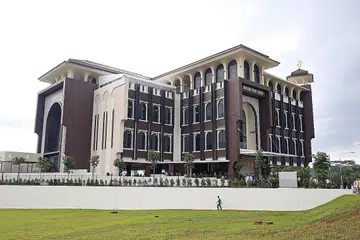 TANAH MASJID: Encik Shanmugam berkata pendekatan berbeza diambil dalam mengendalikan penjualan tanah bagi membina masjid. - Foto fail