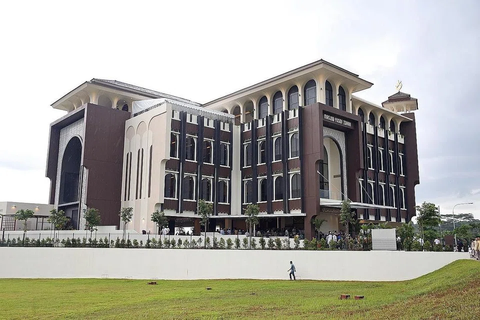 TANAH MASJID: Encik Shanmugam berkata pendekatan berbeza diambil dalam mengendalikan penjualan tanah bagi membina masjid. - Foto fail